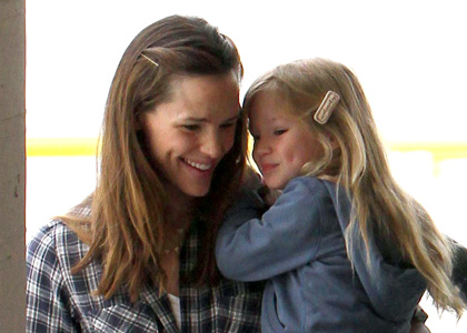 Jennifer Garner Takes Violet To School